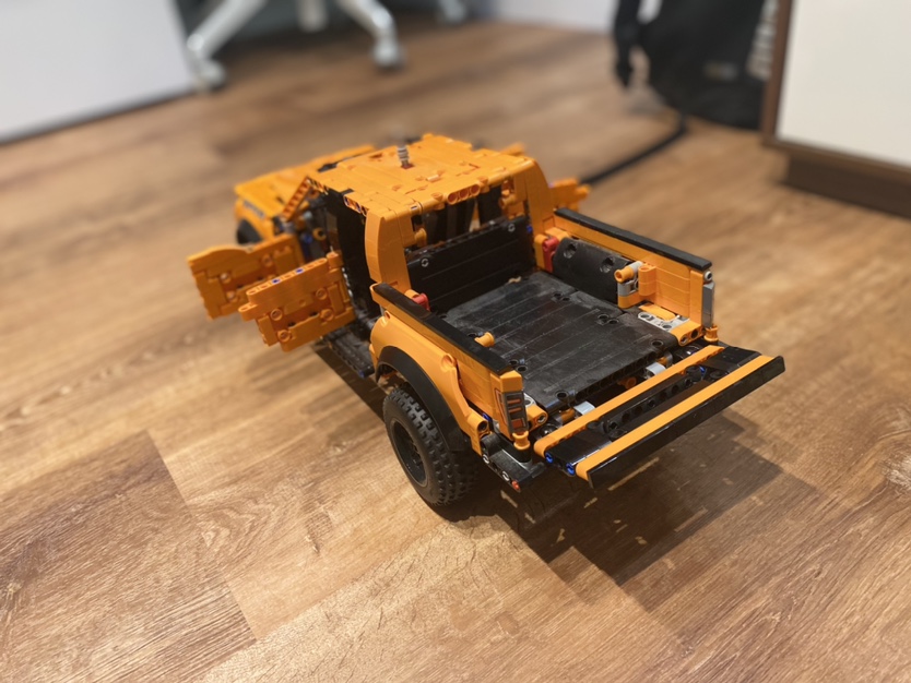 LEGO Ford F-150 Raptor - photo 2