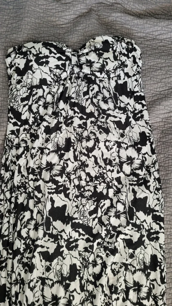 Black and White Floral Strapless Maxi Dress image indicator(2)