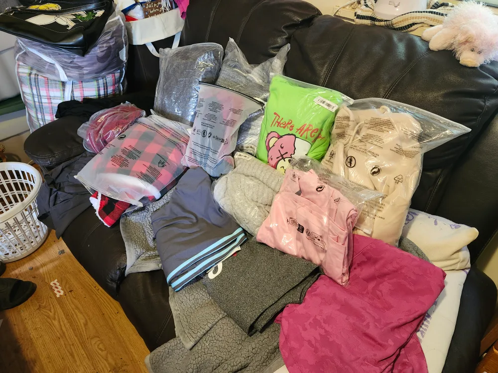 Bulk Clothing Lot thumbnail