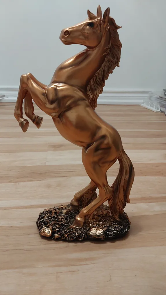 BNIB 1pc Elegant Gold Horse Figurine big size 😍 image indicator(3)