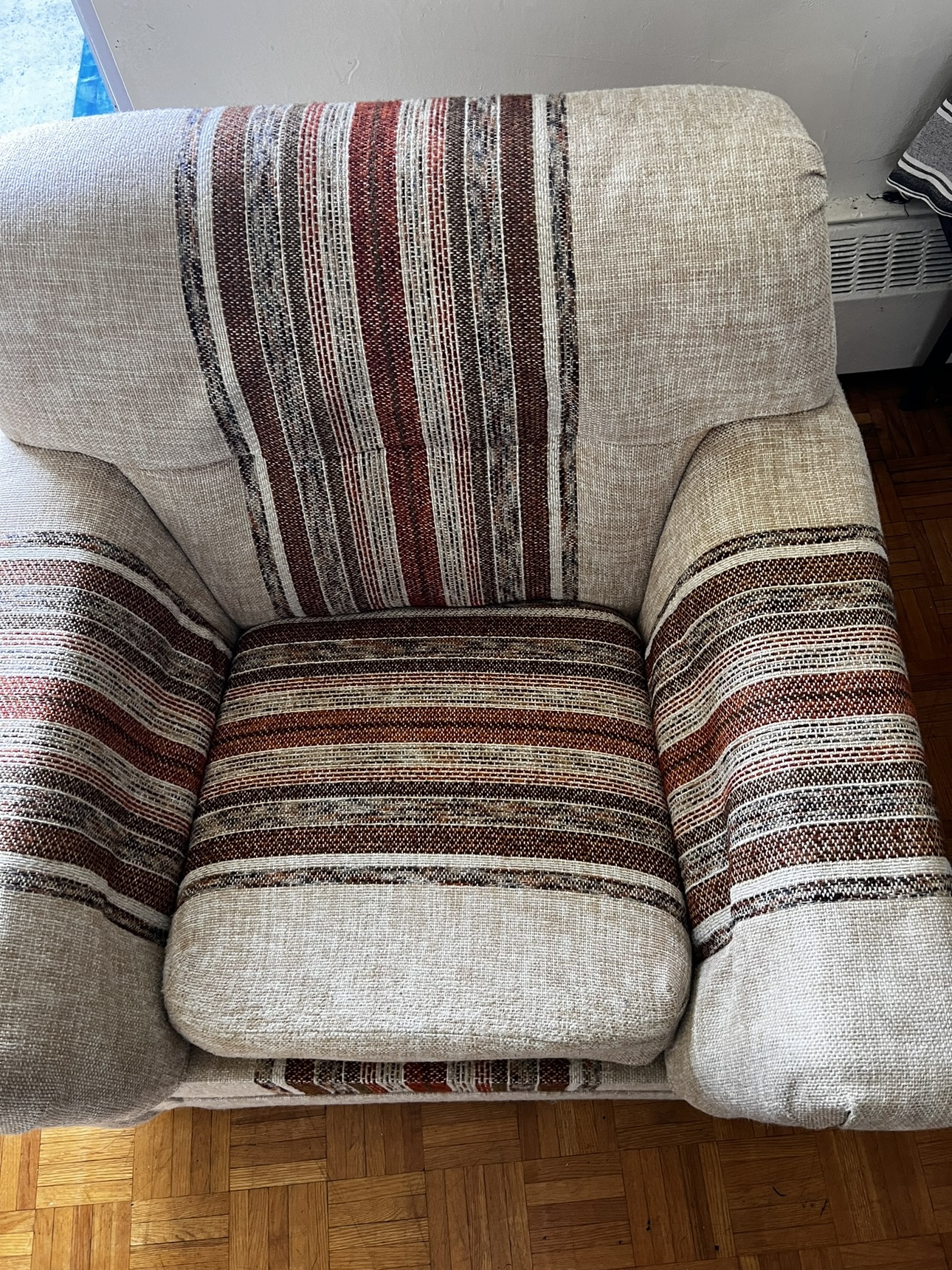 Armchair with striped upholstery - photo 3