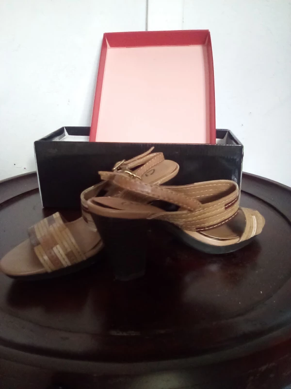 Clarks woman shoes