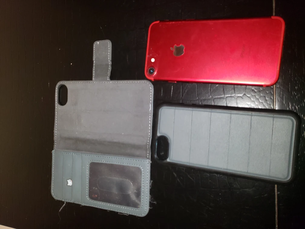 iPhone 7 broken not sure why it won't turn on. - photo 2