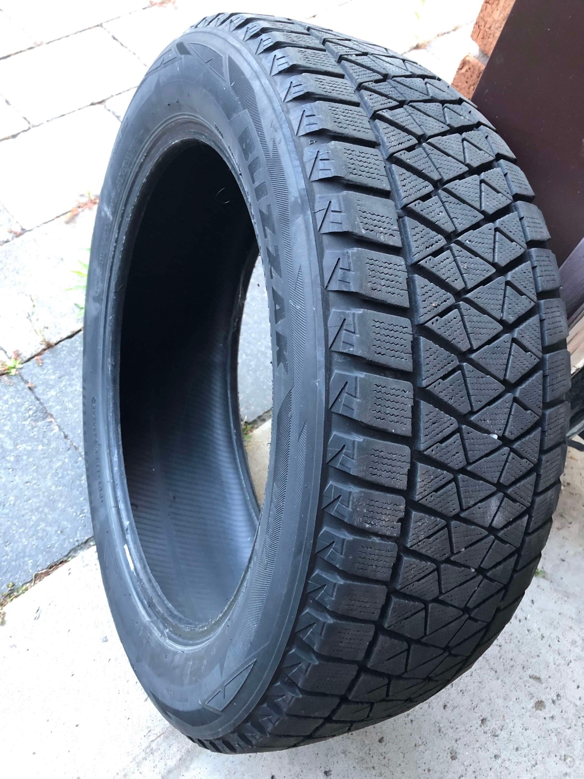 Winter Tire 4 banden Blizzak  235 / 55 R 20 102T