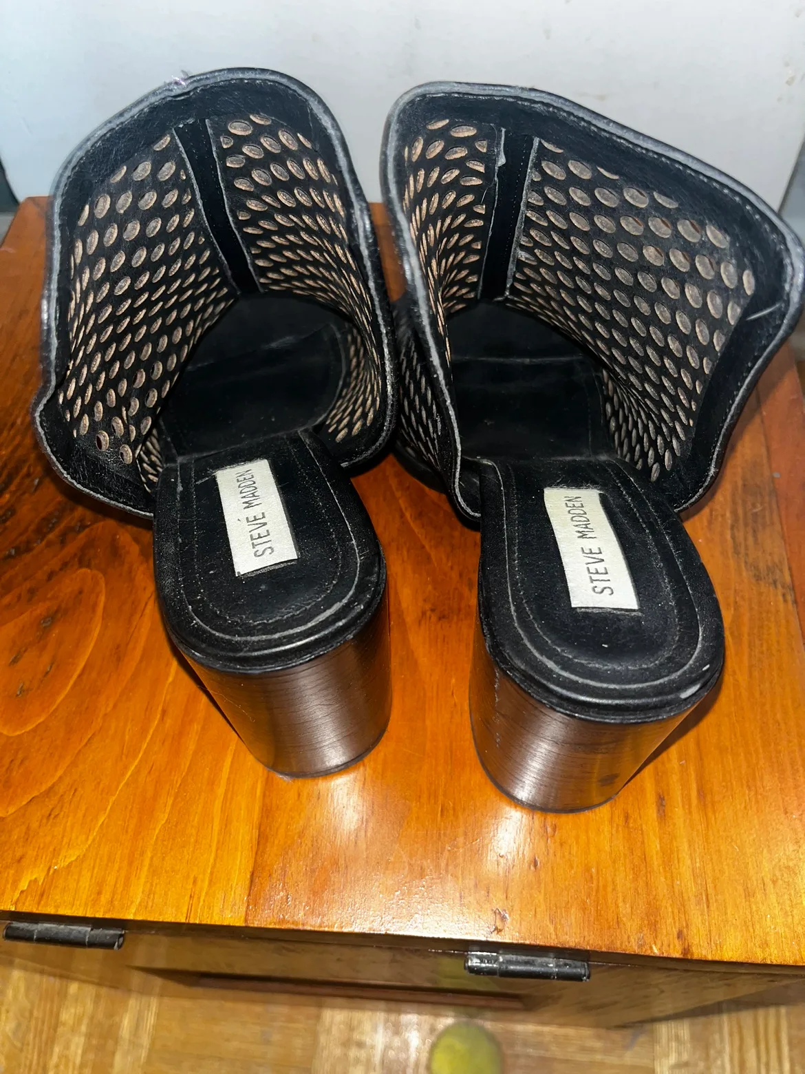 Steve Madden Black Heels thumbnail