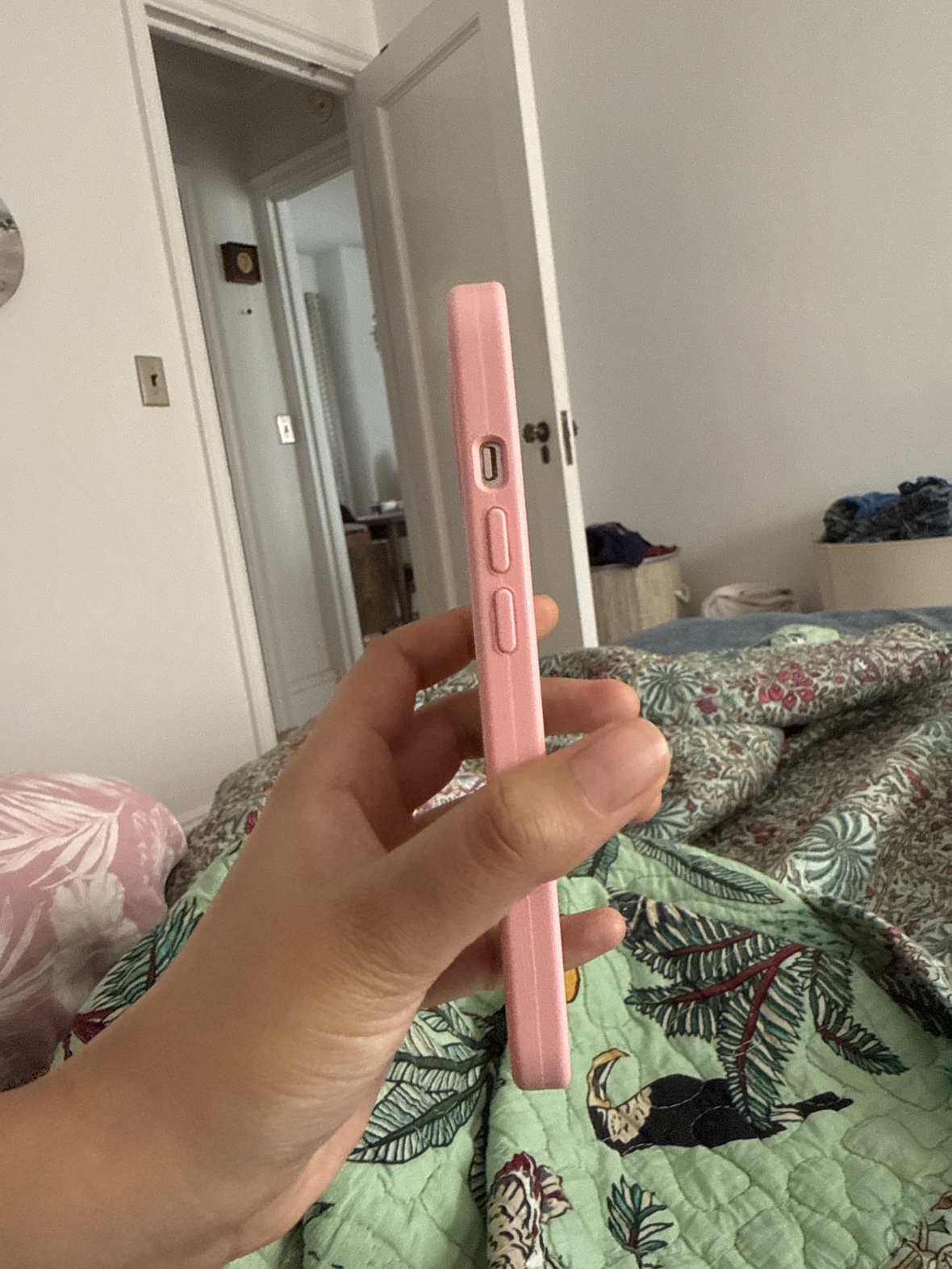 Free Pink iPhone 13 Case - photo 3