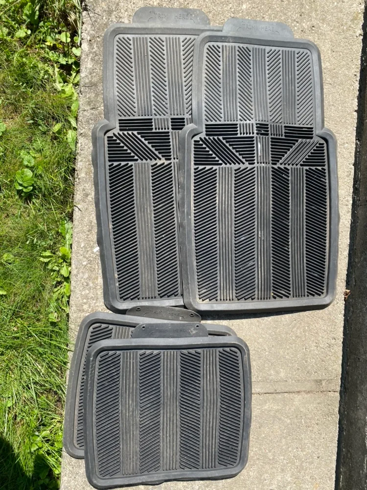 Set of 4 Black Car Floor Mats thumbnail