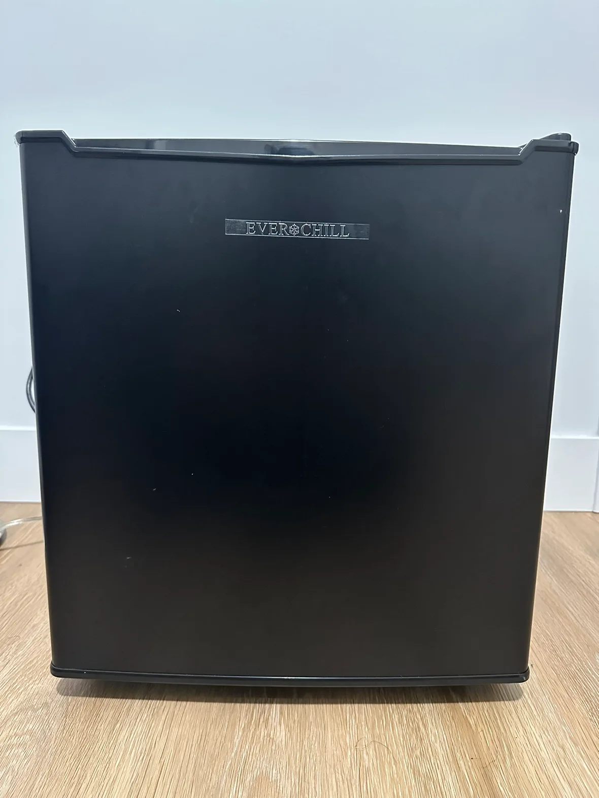 Ever Chill Mini Fridge Black - Excellent Condition thumbnail