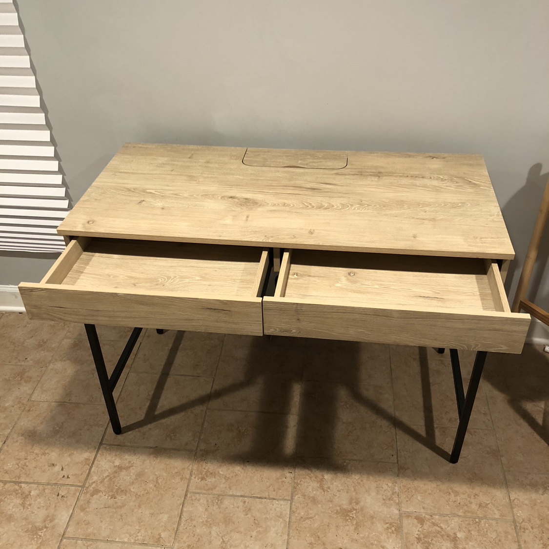 Desk with 2 drawers and USB ports for charging - photo 2