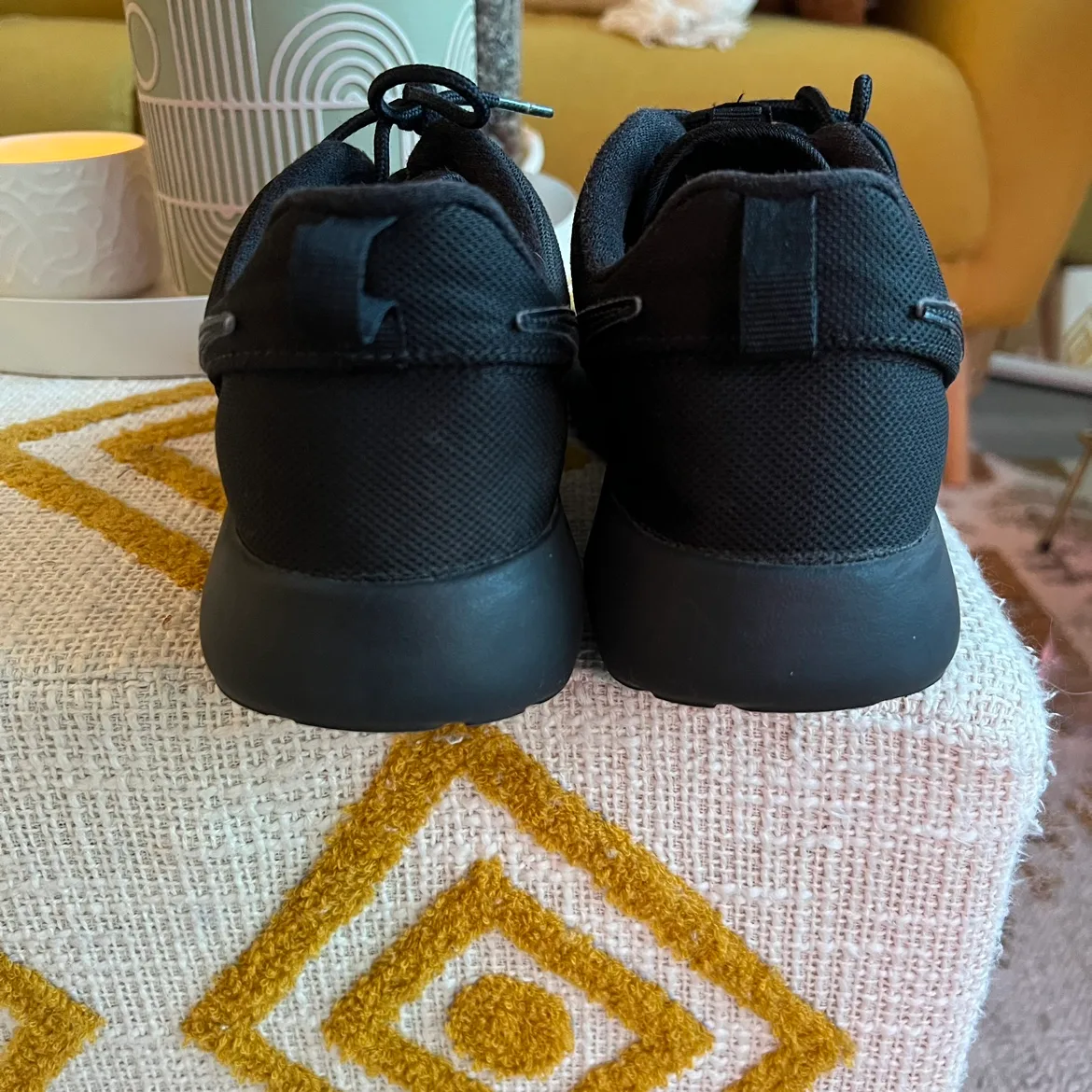 Nike Roshe Run Black Size 8Womens image indicator(3)