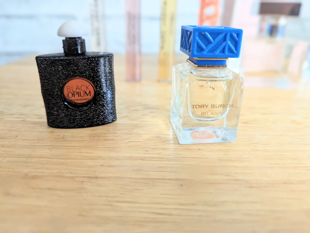 Perfumes YSL, Ralph Lauren, Marc Jacobs, Tory Burch image indicator(3)