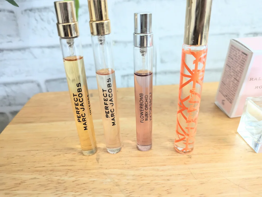 Perfumes YSL, Ralph Lauren, Marc Jacobs, Tory Burch image indicator(4)