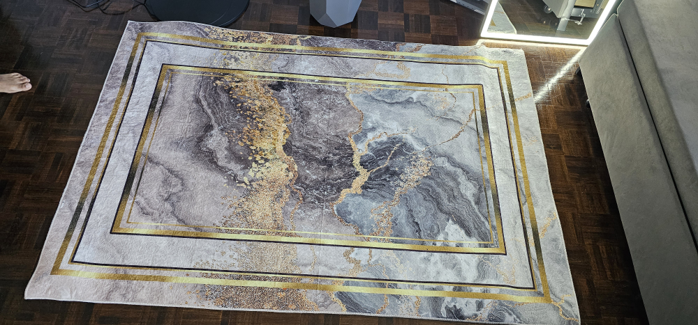 Gold and Marble Area Rug  3'8"×5'11"