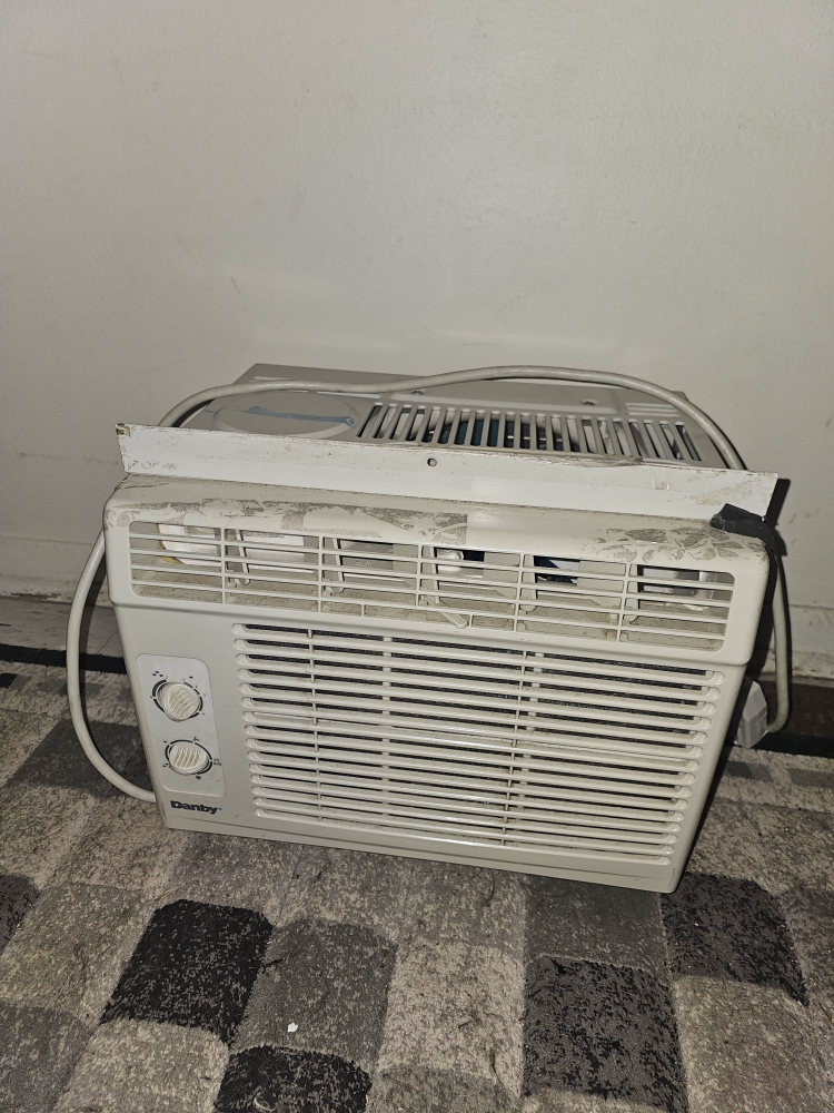 Danby window AC - photo 3