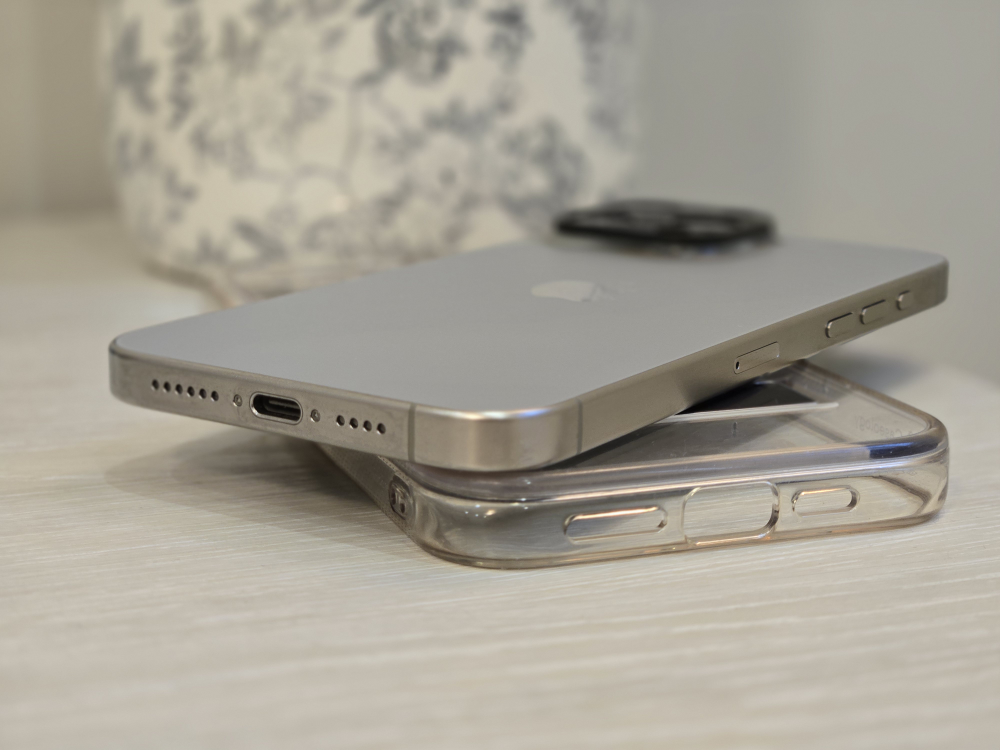 iPhone 15 Pro Max - photo 4
