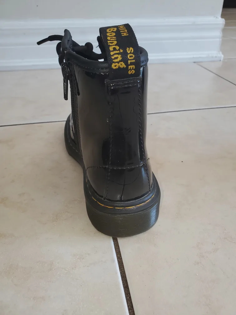 Dr. Martens Patent Boots Size 13 US-Youth image indicator(3)