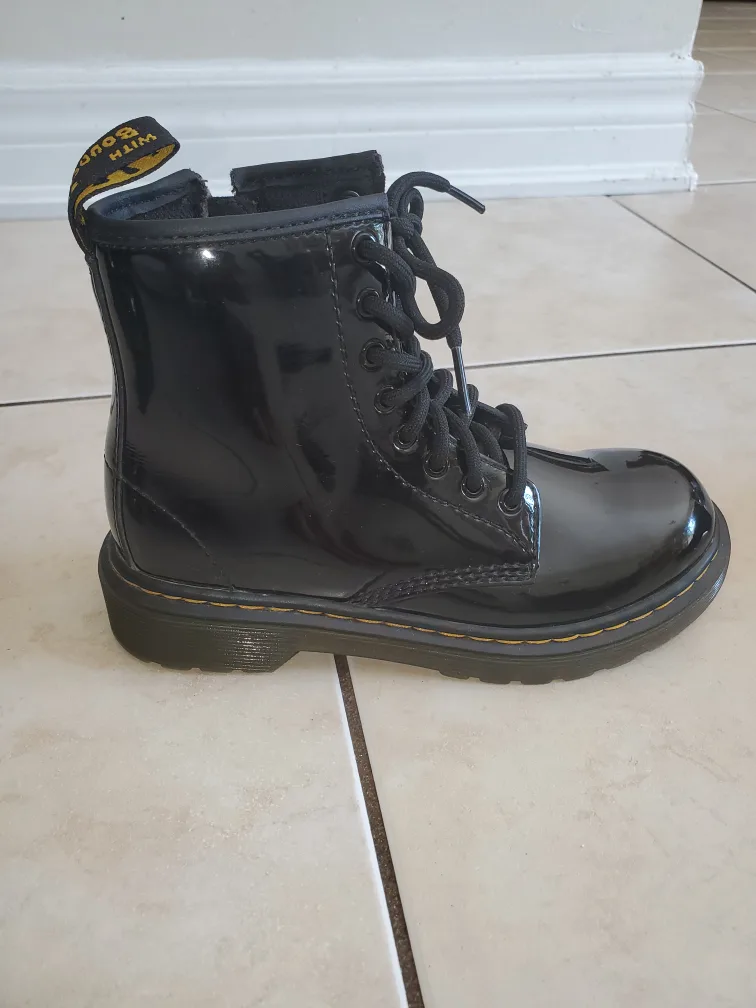 Dr. Martens Patent Boots Size 13 US-Youth image indicator(4)
