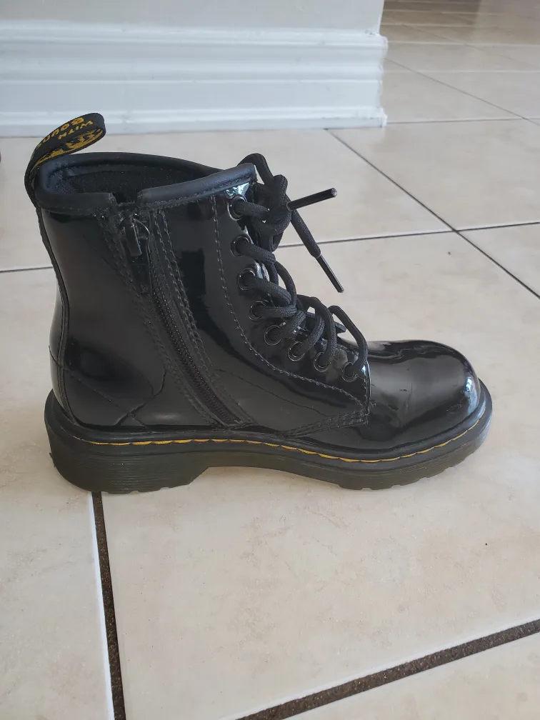Dr. Martens Patent Boots Size 13 US-Youth image indicator(5)