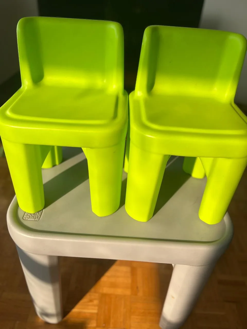 Kids Table and Chairs Set image indicator(4)