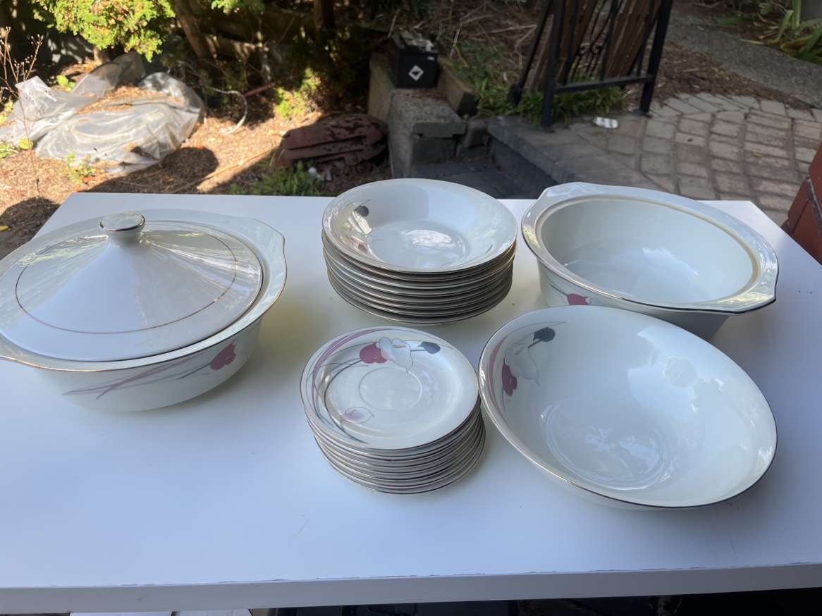 Dinnerware Set