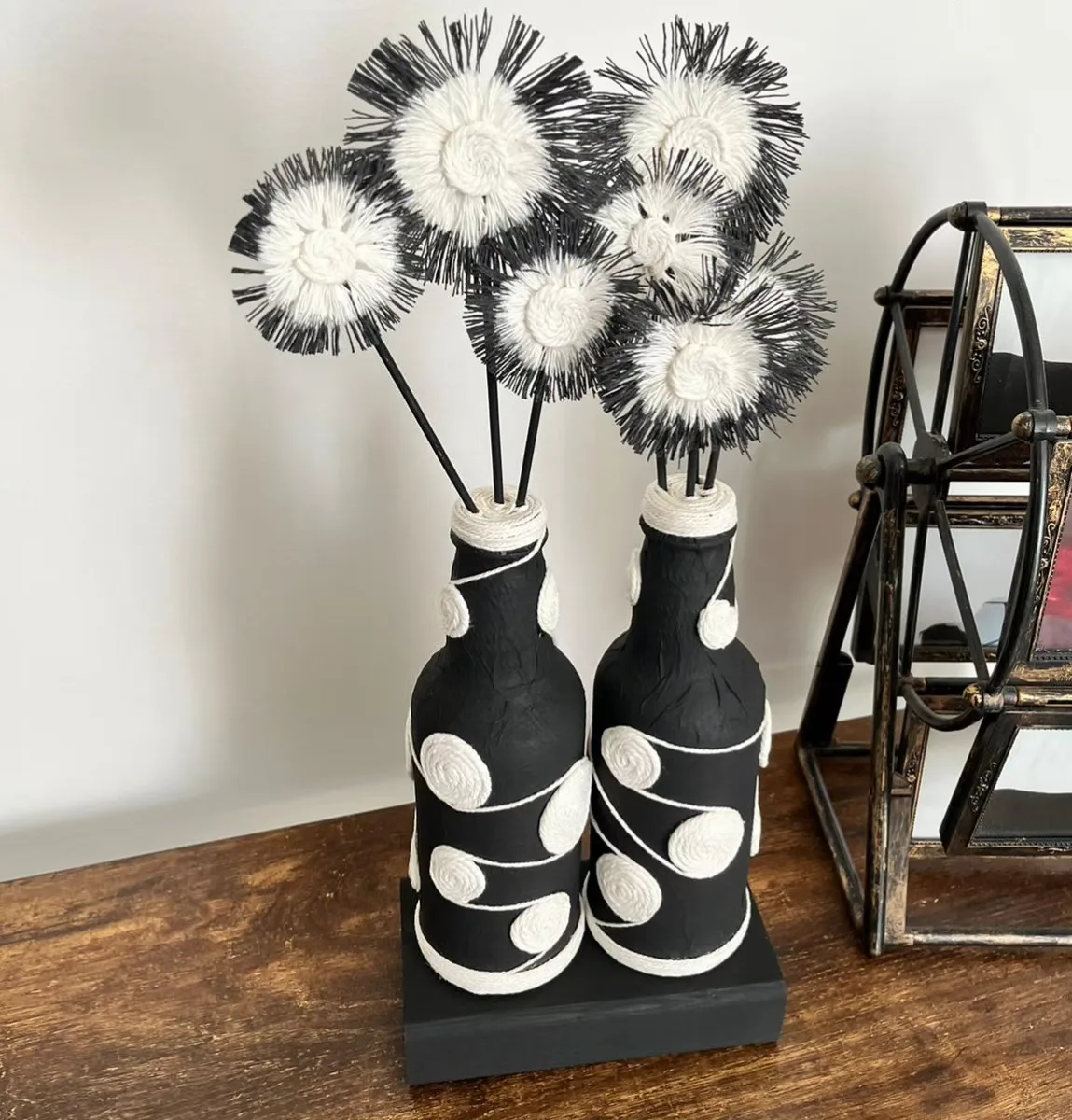 Black and White Bottle Vase Set thumbnail