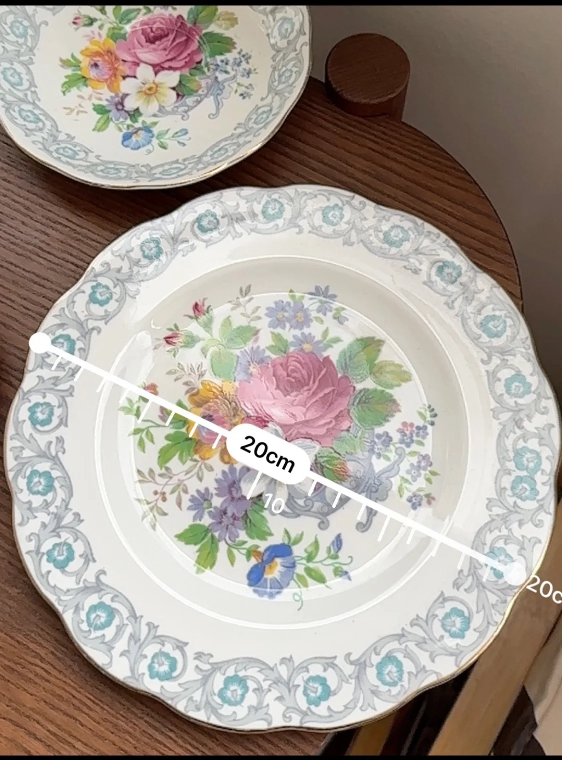 Vintage Royal Albert Bone China England saucers & plates set image indicator(7)