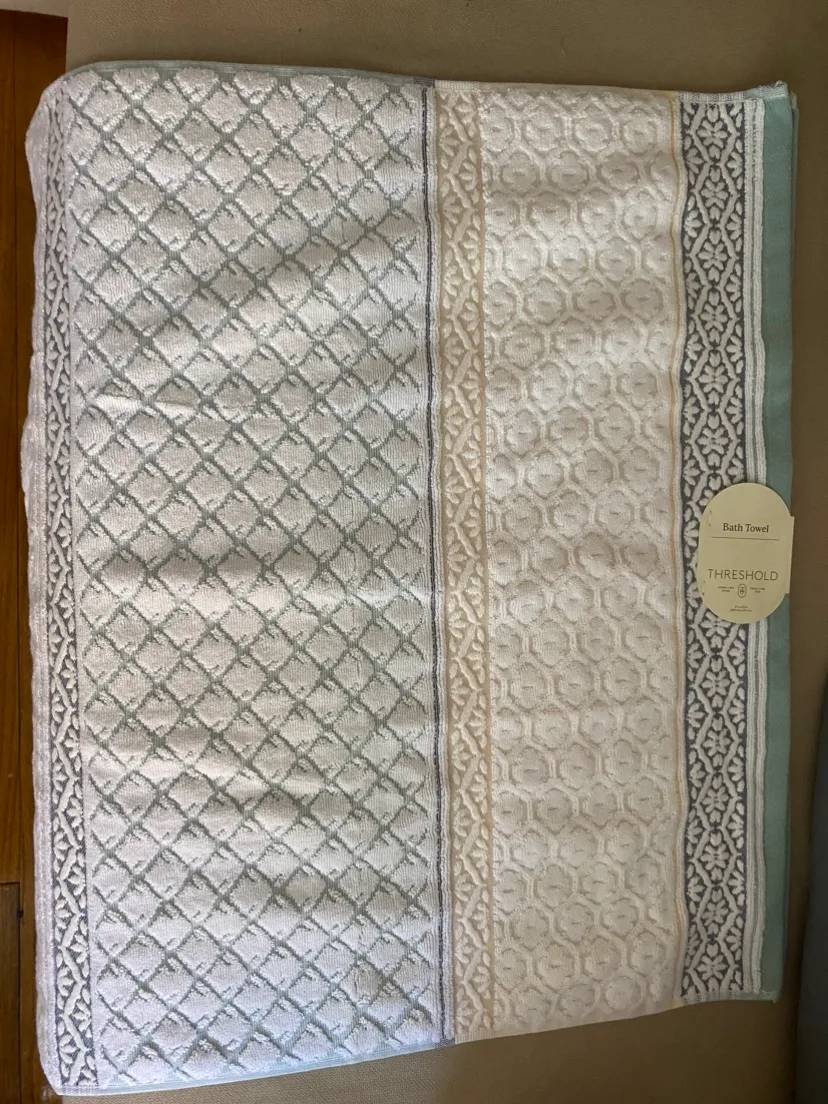 Threshold Bath Towel thumbnail