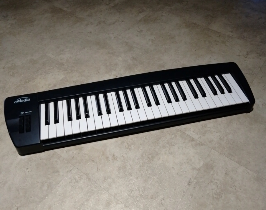 #freecycle eMedia MIDI Keyboard (missing 9V DC power cord)