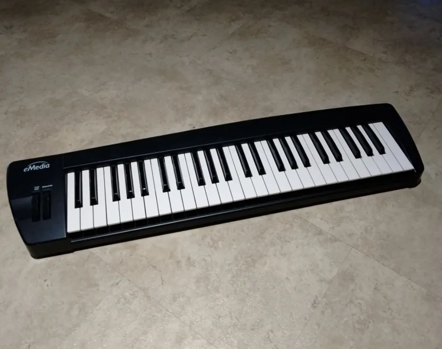 #freecycle eMedia MIDI Keyboard (missing 9V DC power cord) thumbnail