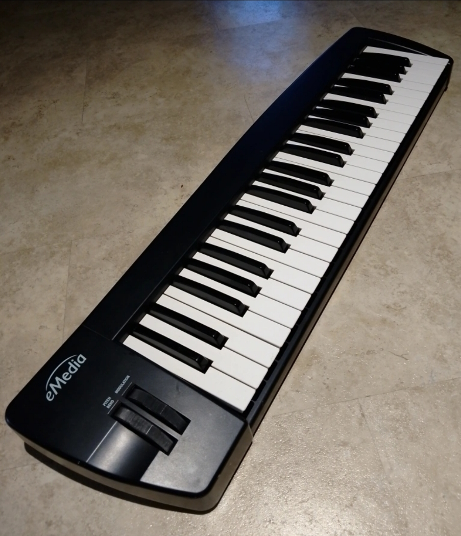 #freecycle eMedia MIDI Keyboard (missing 9V DC power cord) - photo 2