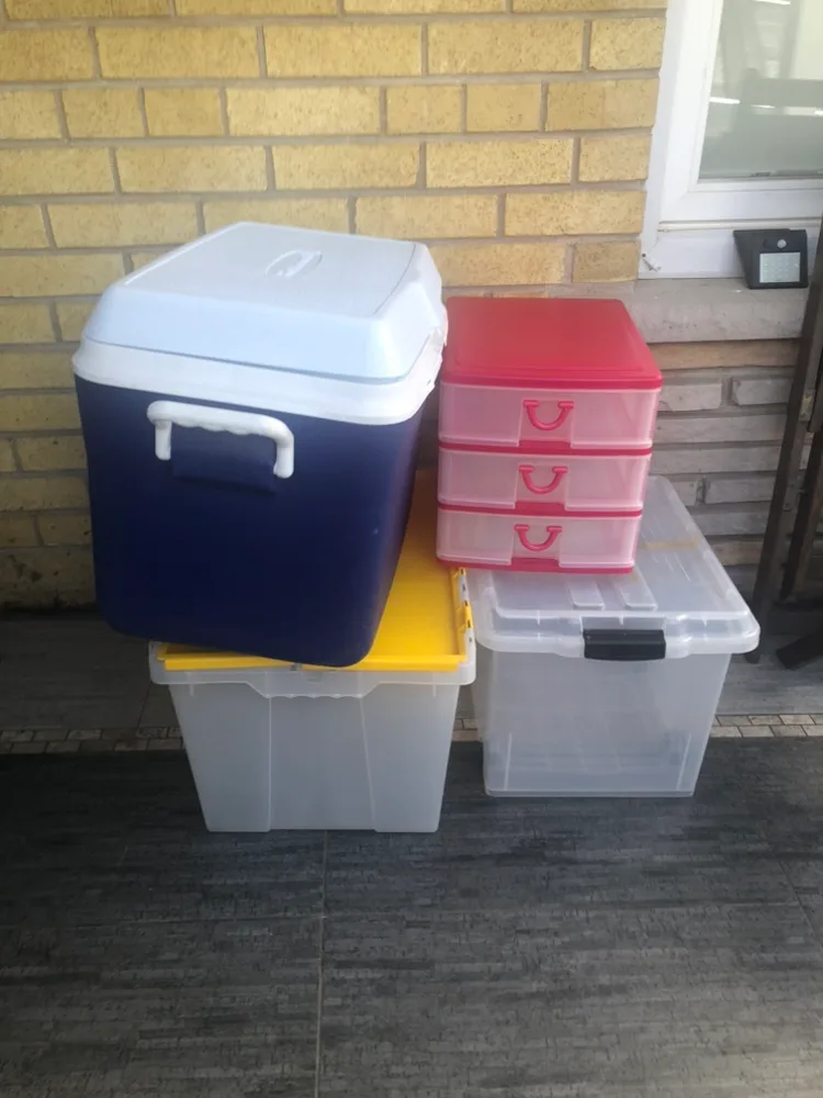 Large Igloo Cooler and 3 storage containers thumbnail