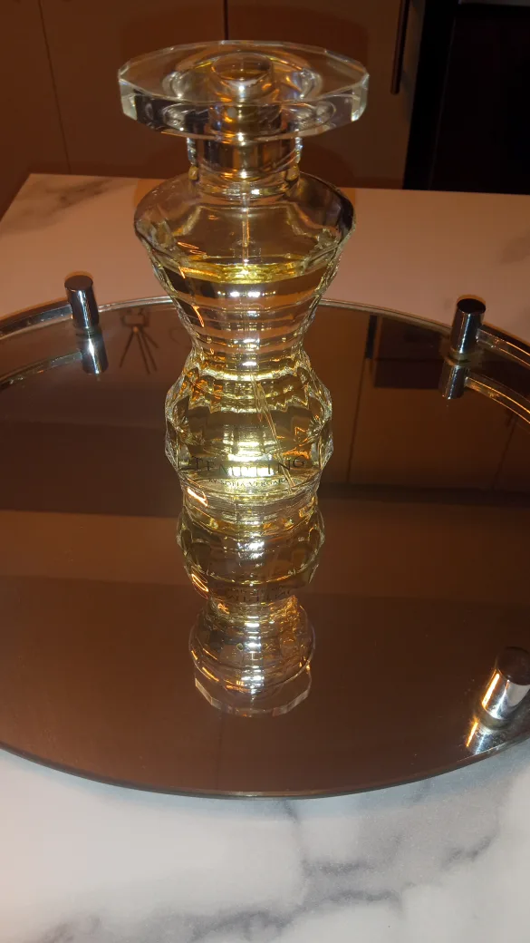 🎄🎄🎄Sofía Vergara Perfumes/Body Lotions with mirror tray. image indicator(2)