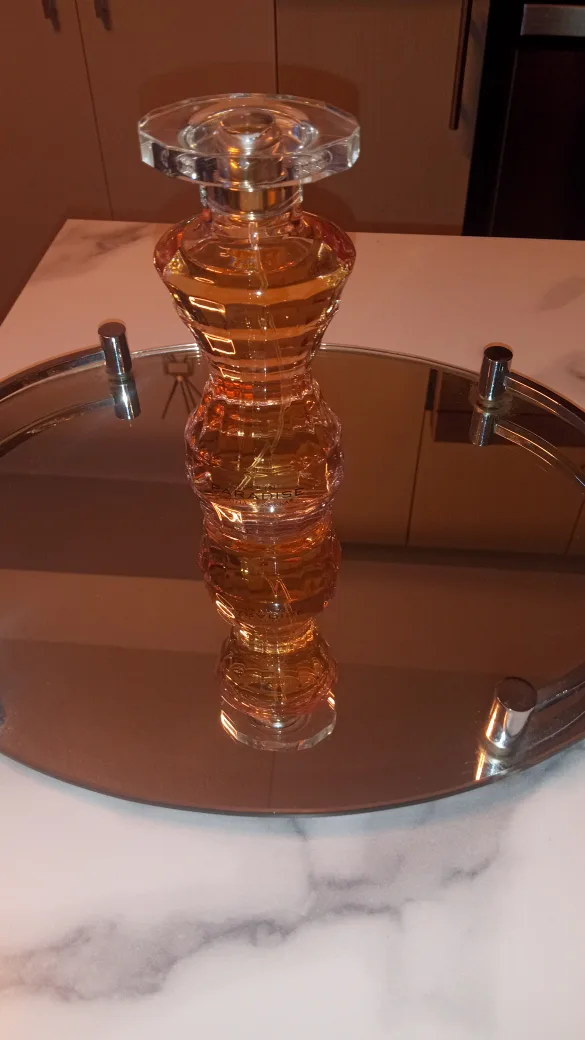 🎄🎄🎄Sofía Vergara Perfumes/Body Lotions with mirror tray. image indicator(3)