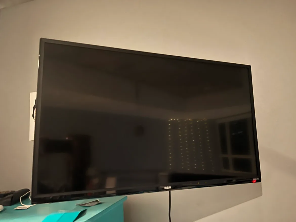 RCA 32" Class HD (720p) Roku Smart LED TV thumbnail