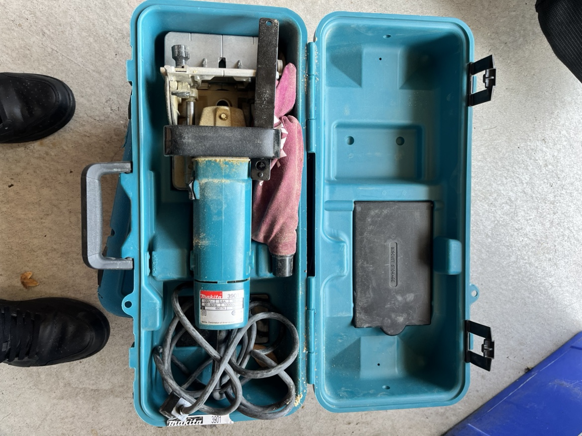 MAKITA Biscuit Joiner Kit with Carrying Case