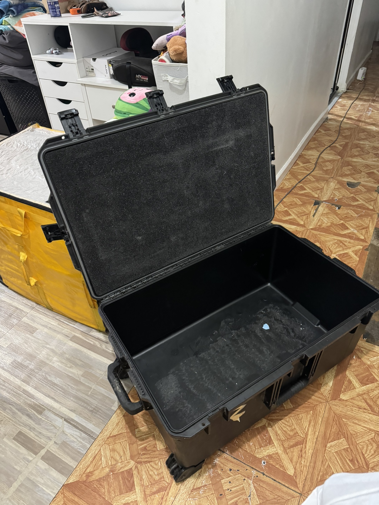 Pelican Storm im2975 Watertight Travel Case Wheels