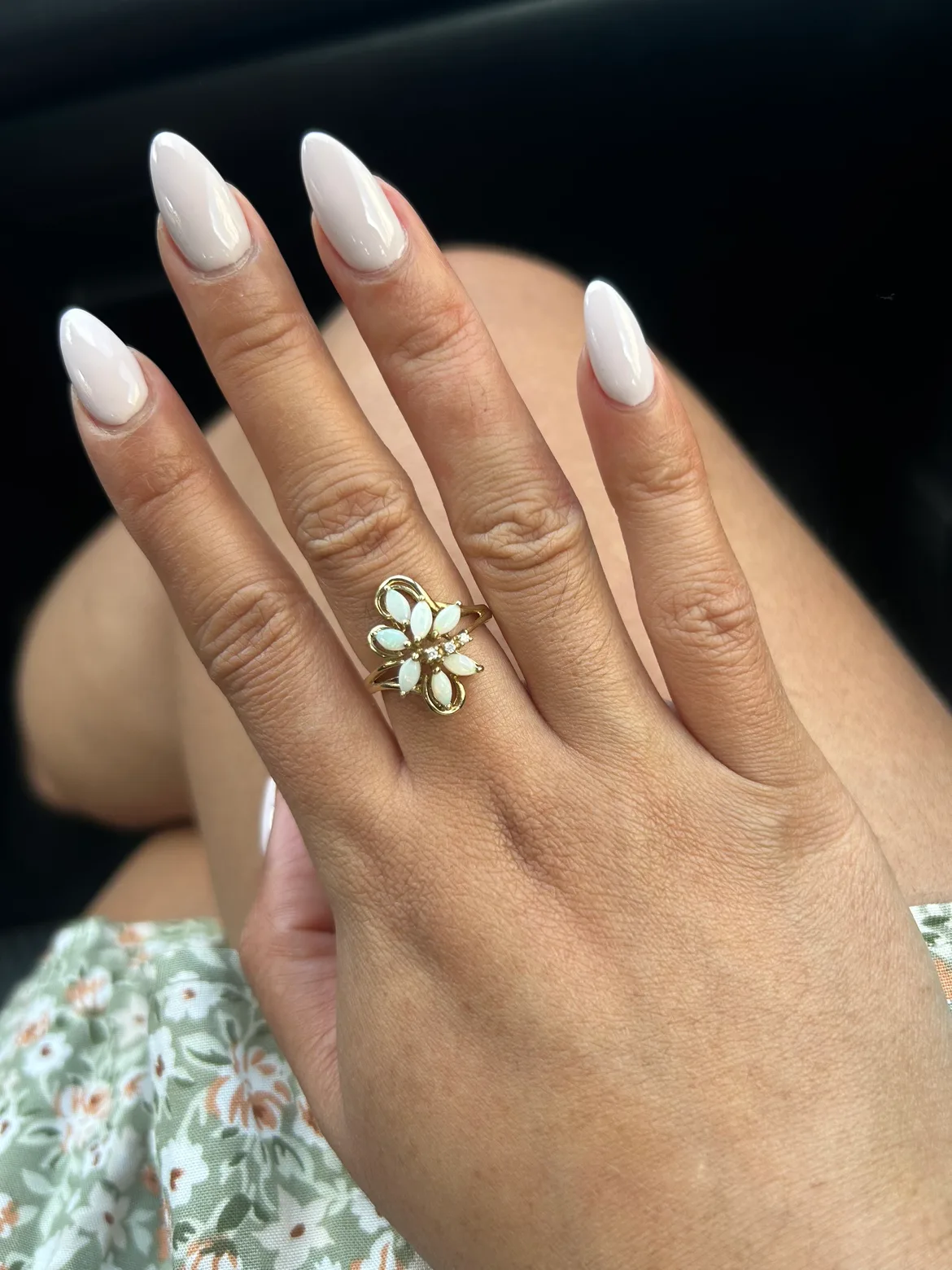 9K Gold floral Opal ring thumbnail