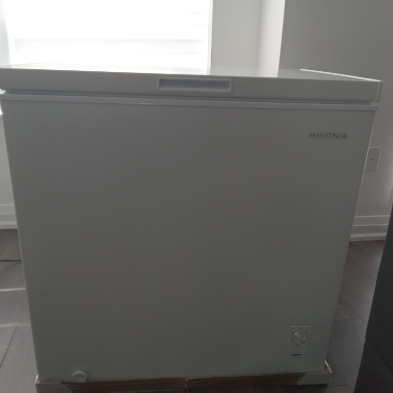 Insignia Chest Freezer - photo 2