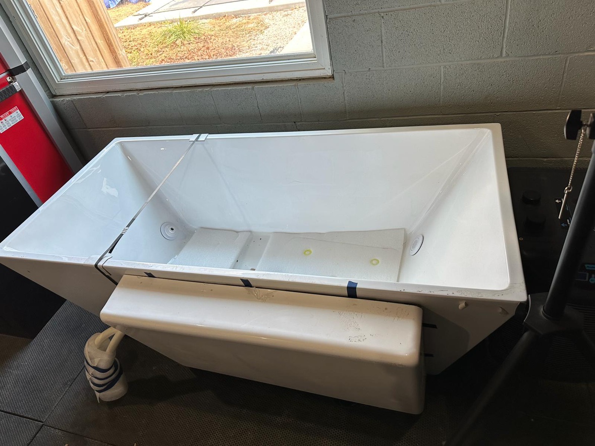 Hot Tub - photo 2