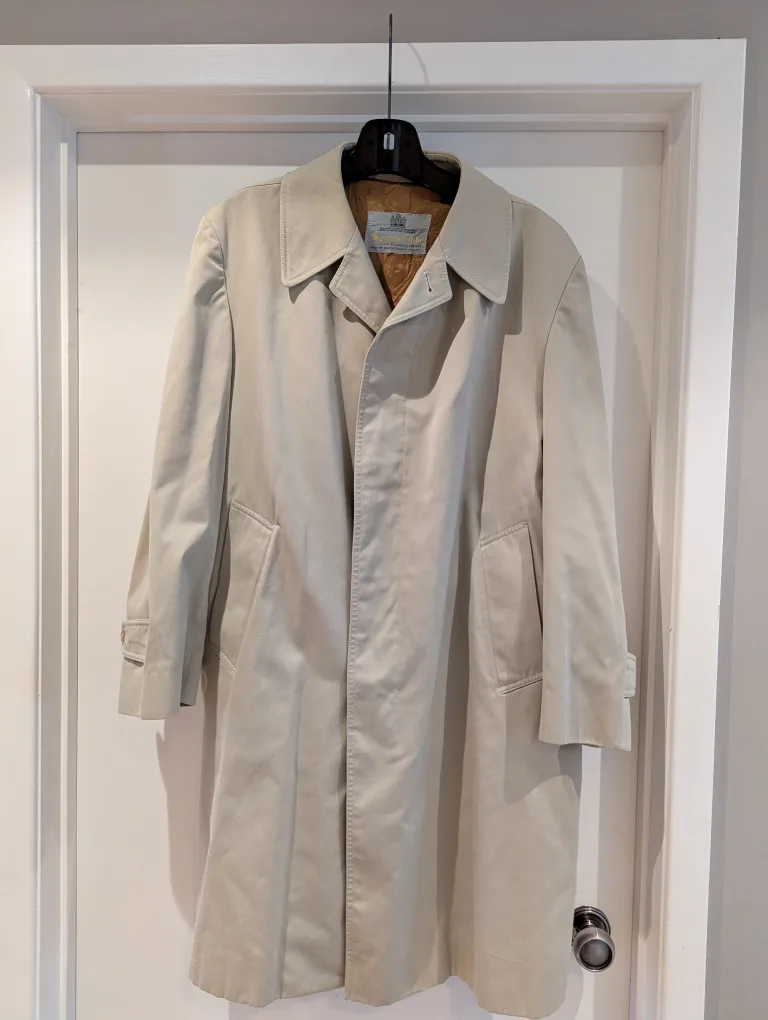 Men's beige lined rain overcoat. Hardly used. image indicator(2)