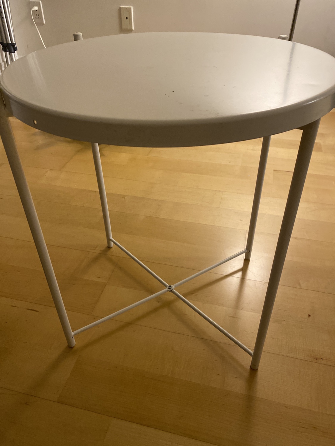 White IKEA Round Side Table 🧡 - photo 3