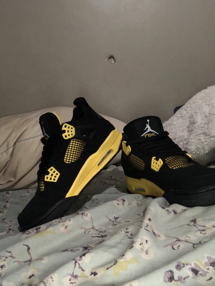 Air Jordan 4 Retro "Thunder"