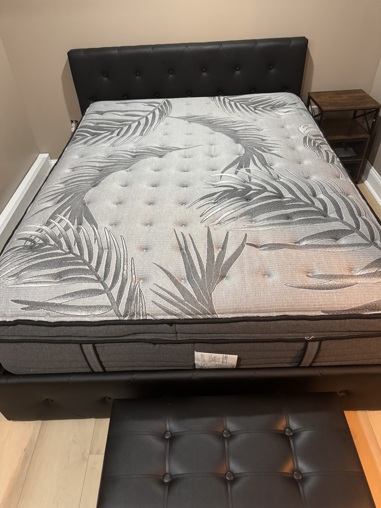 Queen bed with storage - photo 2