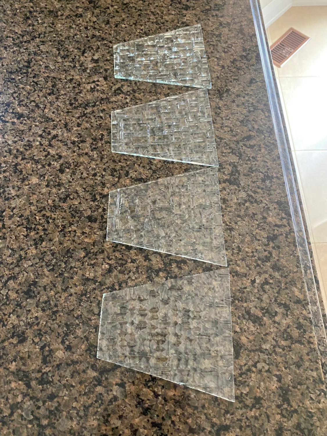 Set of 4 Glass Triangles image indicator(3)