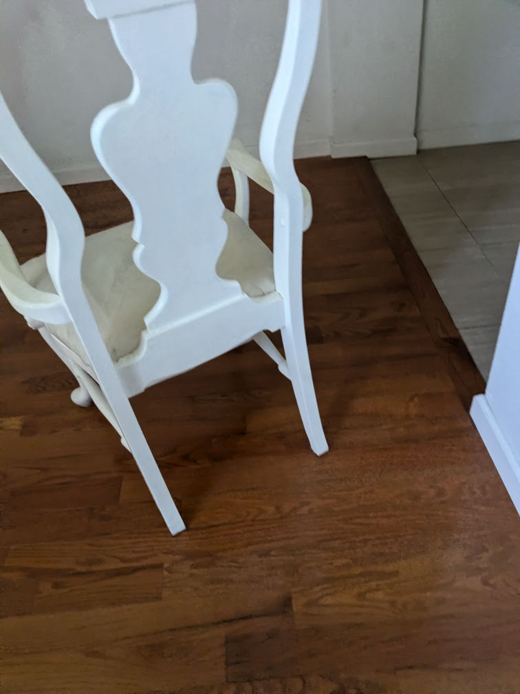 armed white wooden chair - photo 2