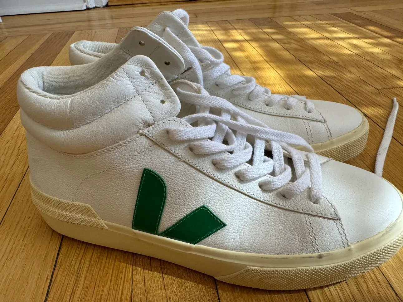 VEJA hi-tops, NEVER WORN - men size 8.5 thumbnail