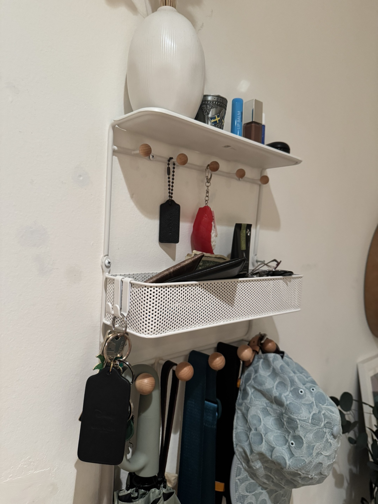 Umbra Estique Shelf With Hooks - photo 2