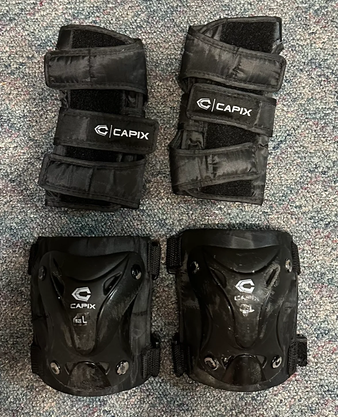 Capix Knee Pads wrist guards thumbnail