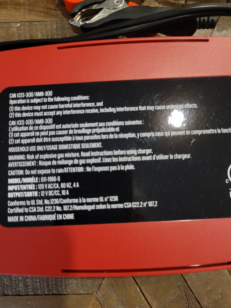 Motomaster battery charger - photo 2