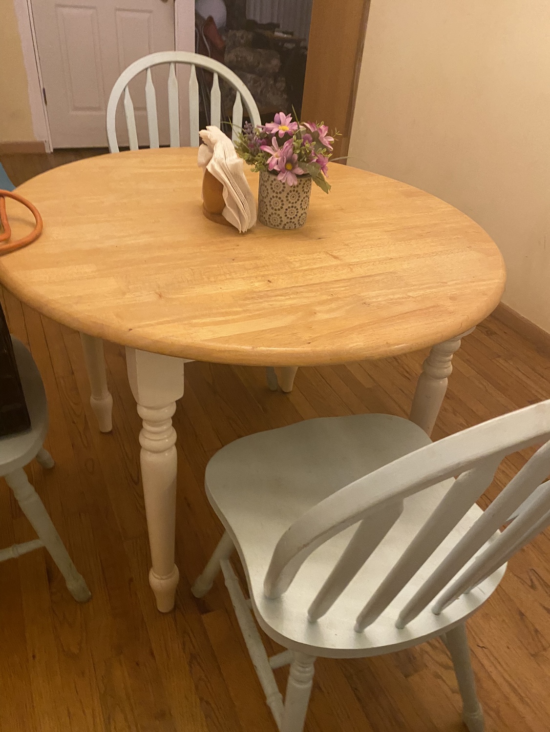 Table and Chairs - photo 2